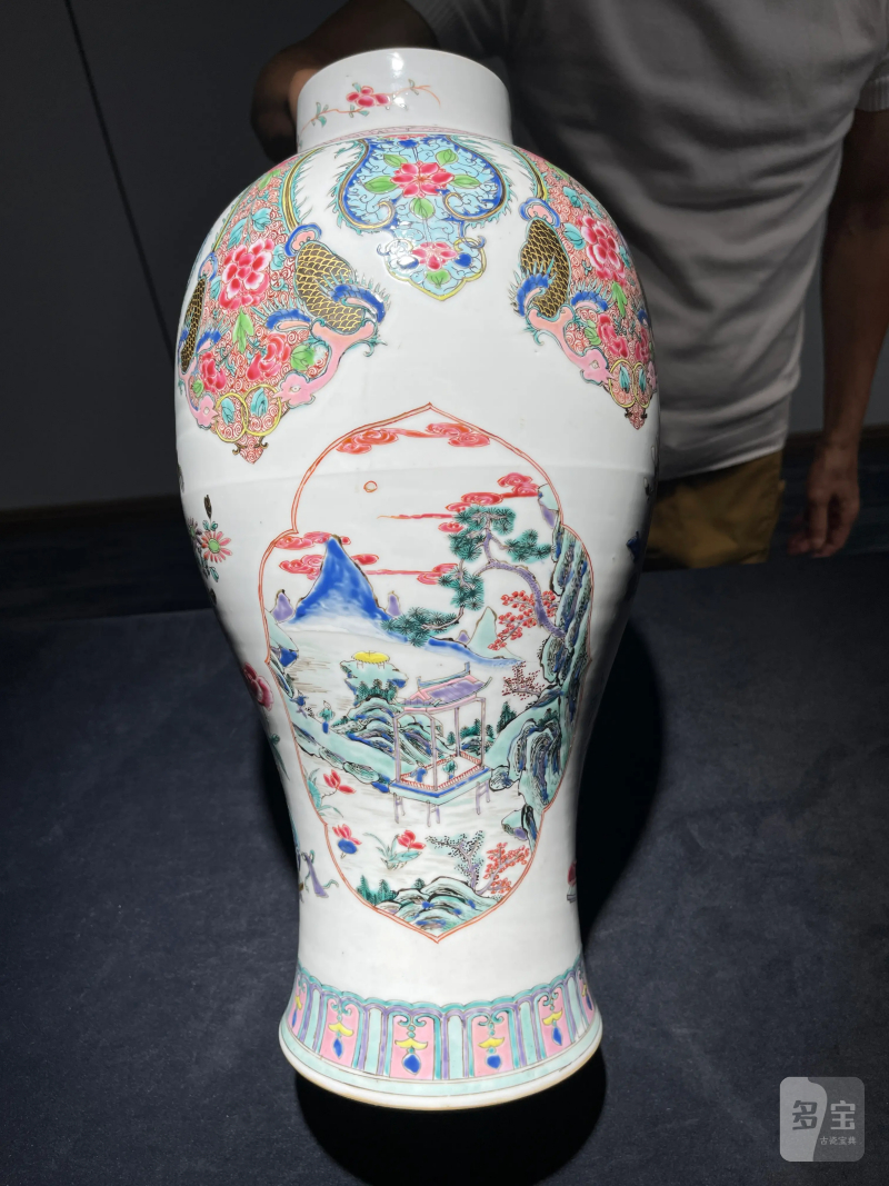 清雍正 粉彩花卉开光山水纹盖瓶一对 - 图7